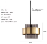 Lustre en Verre Transparent avec Structure Métallique Dorée pour une Ambiance Contemporaine