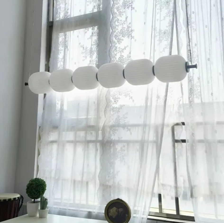 Elegante lampada a sospensione lineare con sei luci a globo con controllo del colore