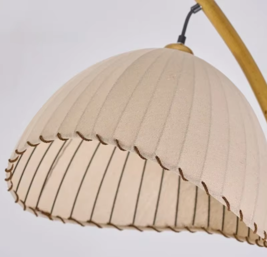 Lampada da Terra dal Design Elegante per l'Illuminazione Contemporanea