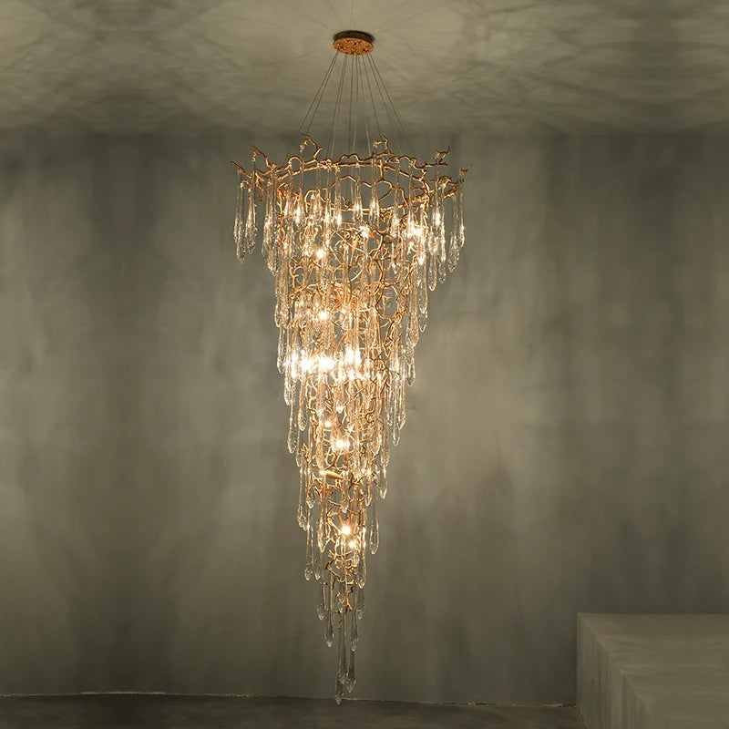 Chandelier en cristal moderne aux inspirations florales et élégantes pour un foyer sophistiqué.-LUMICONCEPT