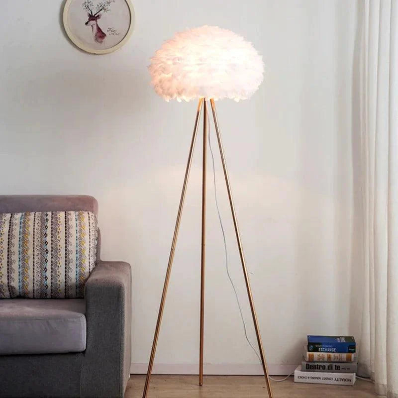 Lampadaire Design en Métal avec Plume - Élégance Contemporaine pour Tous Espaces-LUMICONCEPT