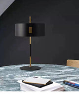 Lampadaire LED Moderne en Fer Noir pour Salon et Chambre à Coucher-LUMICONCEPT