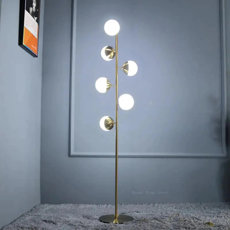 Lampadaire design moderne avec tige en fer doré et bulles nordiques-LUMICONCEPT