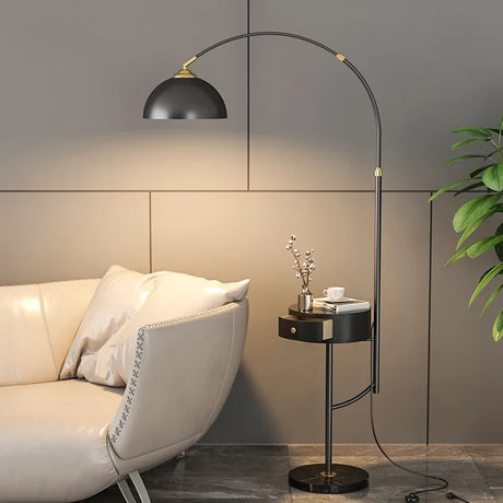 Lampadaire en métal noir et doré avec chargeur USB sans fil et éclairage LED moderne - Design contemporain pour le salon-LUMICONCEPT