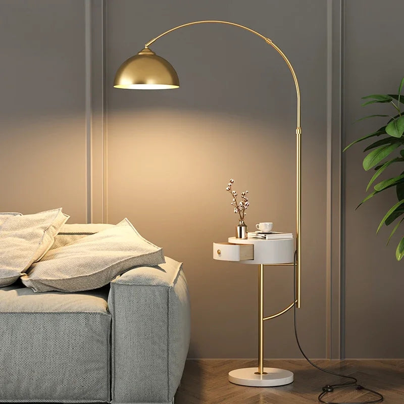 Lampadaire en métal noir et doré avec chargeur USB sans fil et éclairage LED moderne - Design contemporain pour le salon-LUMICONCEPT