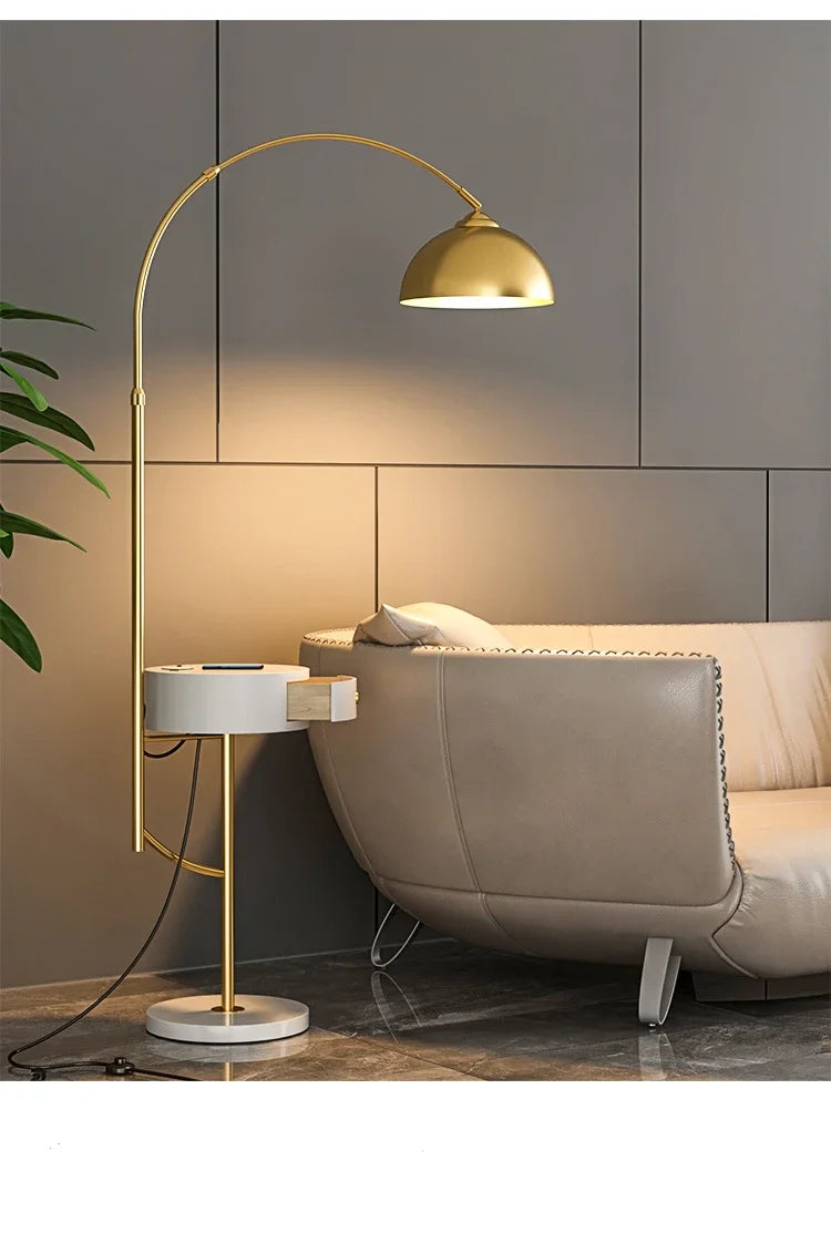 Lampadaire en métal noir et doré avec chargeur USB sans fil et éclairage LED moderne - Design contemporain pour le salon-LUMICONCEPT