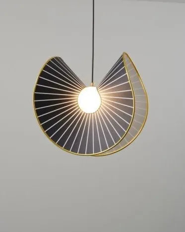 Lampe Suspendue en Tissu Art Déco Noir et Or pour Intérieurs Élegants-LUMICONCEPT