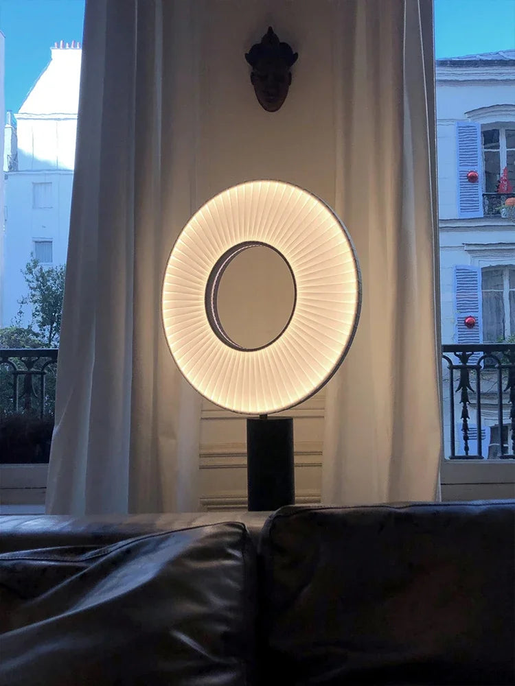 Lampe de bureau LED design moderne en fer et tissu pour un éclairage élégant et chaleureux-LUMICONCEPT