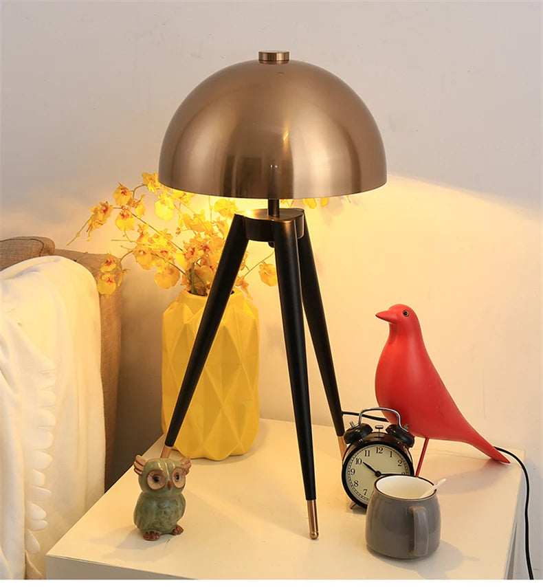 Lampe de sol vintage à trépied Coyote - Élégance rétro pour votre intérieur-LUMICONCEPT