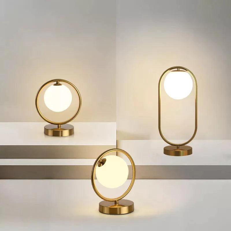 Lampe de table en verre doré au design moderne-LUMICONCEPT