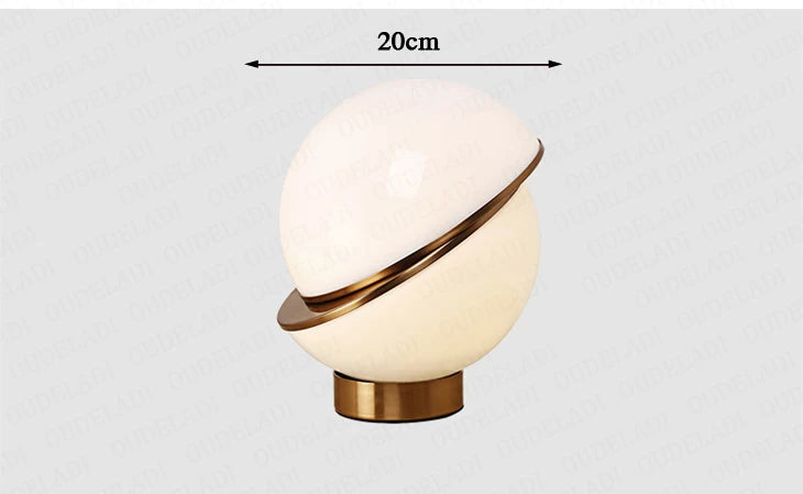 Lampe de table nordique blanche design post-moderne avec base en laiton-LUMICONCEPT