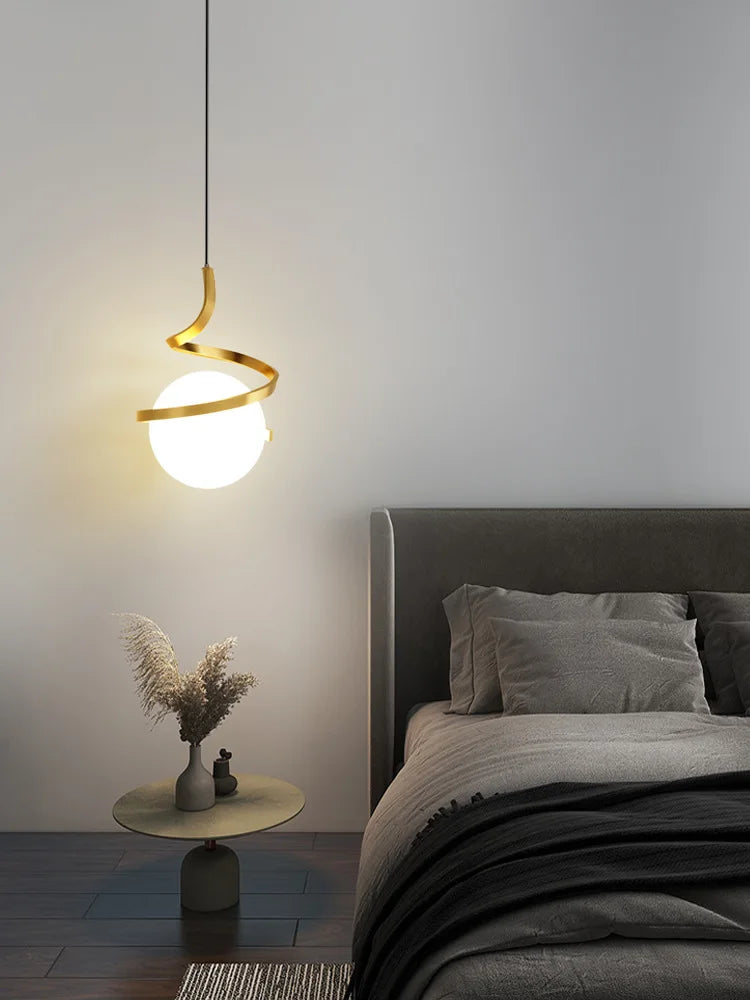 Lustre Moderne en Globe Lumineux avec Bande Métallique Hélicoïdale pour un Style Élégant-LUMICONCEPT