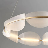 Lustre design sculptural à LED avec diffuseurs opalescents et structure en laiton-LUMICONCEPT