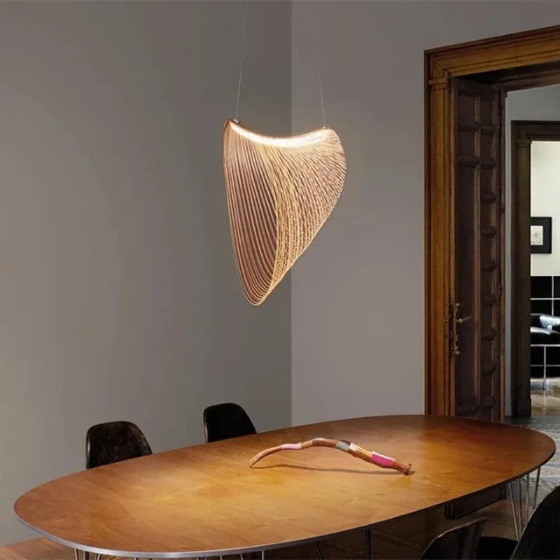 Lustre en Bois LED Artistique avec Contrôle Distant et Options Personnalisables-LUMICONCEPT