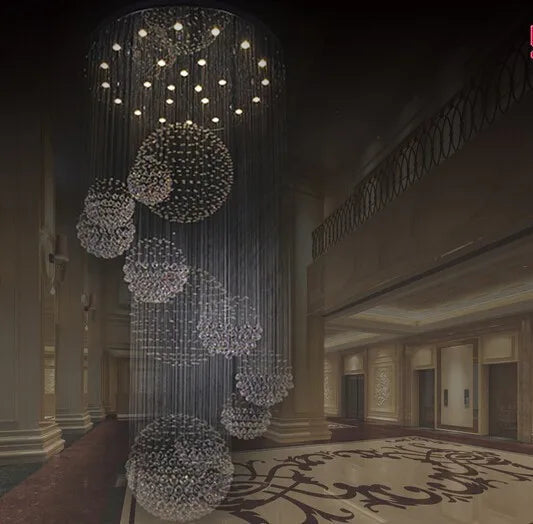 Lustre en cristal suspendu pour un hall moderne, illuminant avec élégance votre escalier et espace de vie.-LUMICONCEPT