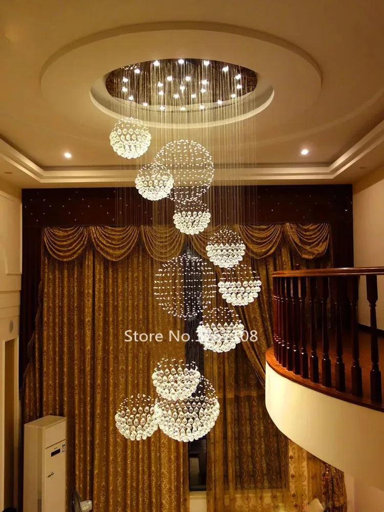 Lustre en cristal suspendu pour un hall moderne, illuminant avec élégance votre escalier et espace de vie.-LUMICONCEPT