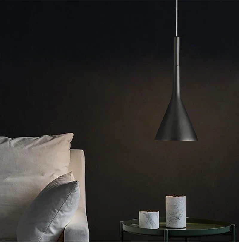 ZODOLAMPA Lampada a Sospensione Moderna a LED Nera o Bianca – Illuminazione Elegante e Funzionale