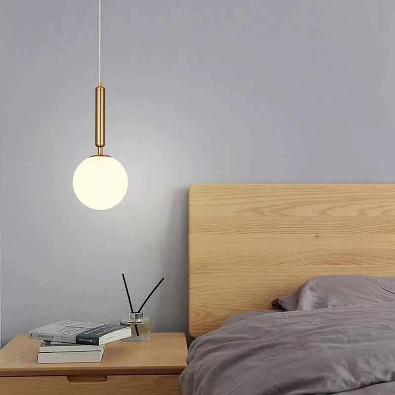 Lampe LED Suspendue Boule Dorée - Lumière Moderne et Élégante