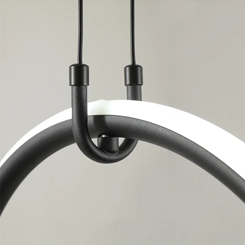 Suspension Géométrique Lumineuse en Laiton pour un Éclairage Minimaliste-LUMICONCEPT